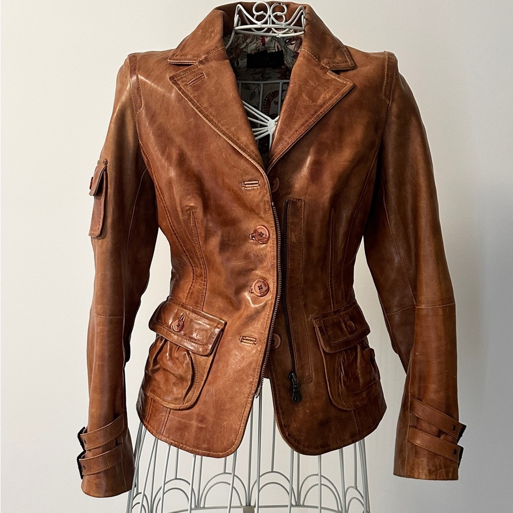 Danier women’s leather jacket, fully lined, zipper & button closure.
